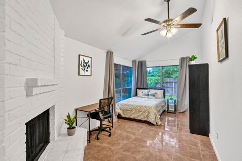 Live by Richmond & Aliana / Modern Home • Top‑Rated Host (id. 6925)
