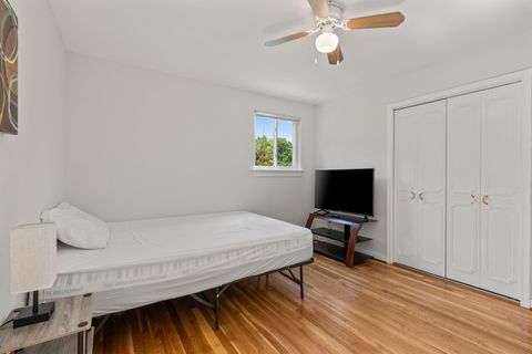 Richmond Home located in a convenient area, close to W. Broad St,  highway, stores and restaurants. (id. 14766)