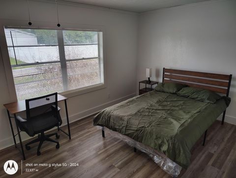 Renovated & Ready • Stylish White Home • Ample Parking! Located in a quiet residential area of Plant City, just a short drive to Brandon and Tampa, and surrounding work areas simple and fast. (id. 32615)