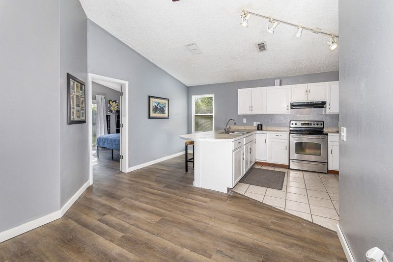 roommates in Undisclosed, Orlando, FL 32811 High-quality & newly-renovated Orlando House with Backyard (id. 6870) - cirtru.com