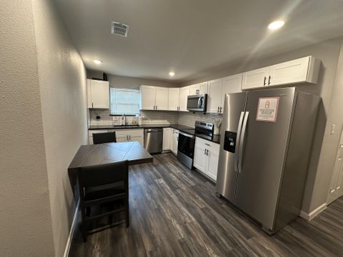 McKinney House with Gated Parking. Beautiful & newly-renovated (id. 5539)