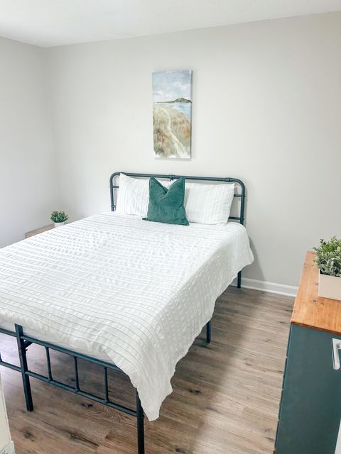 2 bedrooms only/2 miles to uptown/near all major highways/1 block from bus stop/monthly cleanings (id. 31570)