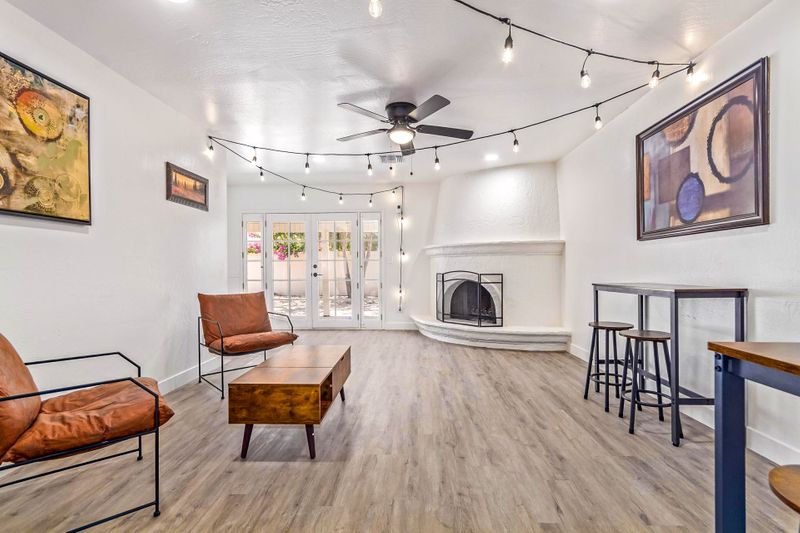 **SUPERHOST!**Beautiful Chandler House with Pool, Gorgeous Common Area, Fully Furnished Kitchen & Amazing Rooms...Super Close to Everything! (id. 8069)