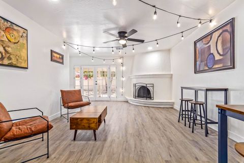 roommates in Undisclosed, Chandler, AZ 85224 **SUPERHOST!**Beautiful Chandler House with Pool, Gorgeous Common Area, Fully Furnished Kitchen & Amazing Rooms...Super Close to Everything! (id. 8069) - cirtru.com