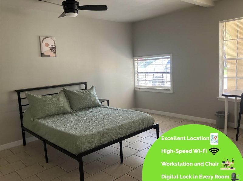 roommates in Undisclosed, Houston, TX 77088 Spacious Newly-Remodeled Home in North Houston! 6 Bedroom/4 Bathroom! 3 min to Shopping Center| 4 min to I-45| 4 min walk to Bus Stop (id. 7621) - cirtru.com