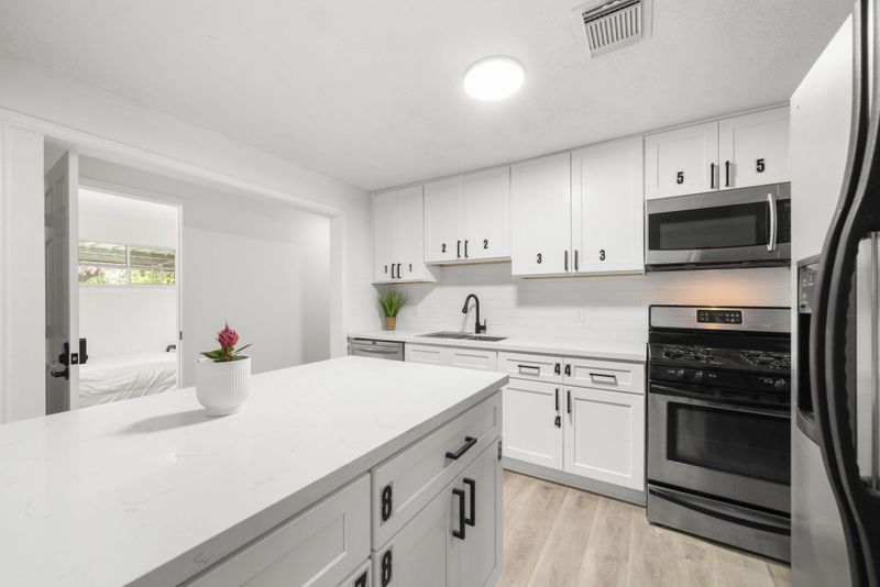 Inner Loop  Modern Home just minutes away from Texas Medical Center, UoH & Hermann Park (id. 7477)