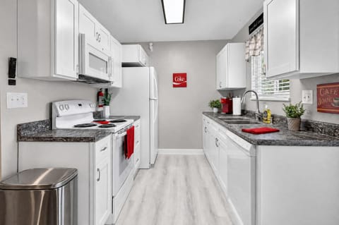 Updated Split-Level Co-Living near UCCS & Academy Transit Corridors (id. 39956)