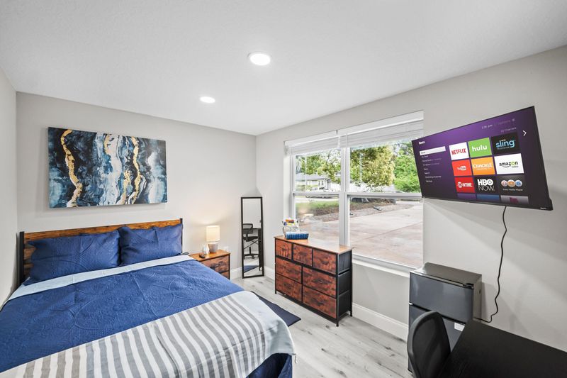 roommates in Undisclosed, Jacksonville, FL 32207 Newly Renovated  |  Dual Kitchens |  TV &  Mini Fridge in Each Room |  Tons of Natural Light |  Quiet Neighborhood near San Marco (id. 31975) - cirtru.com