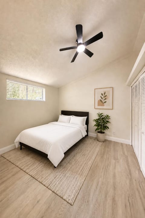 Newly Updated 4-Bedroom Home Near UCF, Shopping & Dining (id. 36964)