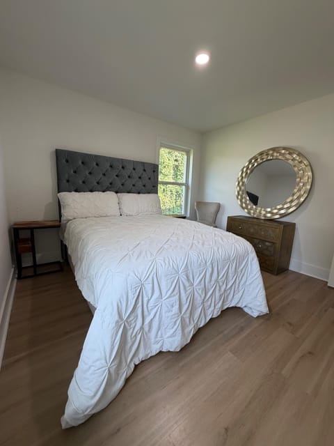 Atlanta Home, a 8 minute walk to transit stop Gresham Rd SE @ Brannen Rd SE (id. 42959)