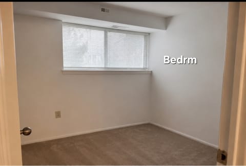 Private Room in 2Bed.1.5Bath