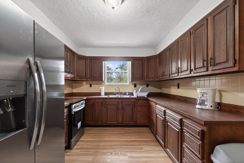 roommates in Undisclosed, Orange Park, FL 32065 $0 Move-In Fee! Affordable Room on a Spacious 1-Acre Property in Peaceful Orange Park (id. 22049) - cirtru.com