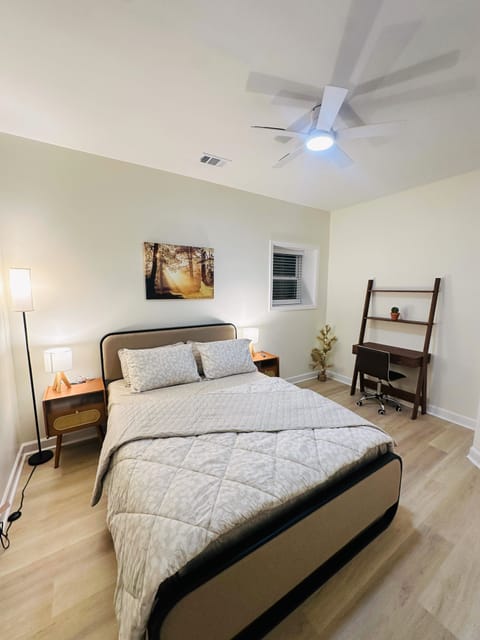 Fully Furnished Modern Private Rooms | Utilities & Wi-Fi All Inclusive • In-House Washer & Dryer • Minutes to MARTA  • Near Downtown  & Airport (id. 18222)