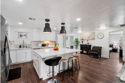Live in Paradise Valley Oasis, a 2 minute walk to transit stop 32nd St & Hearn Rd (id. 32515)