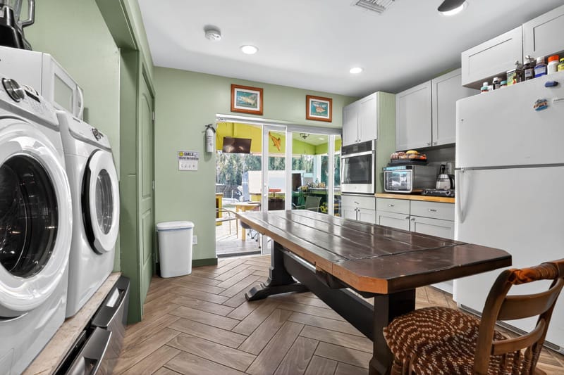 roommates in Undisclosed, Cape Coral, FL 33991 Eagles Nest over Lillys Orchids Inn (id. 32452) - cirtru.com