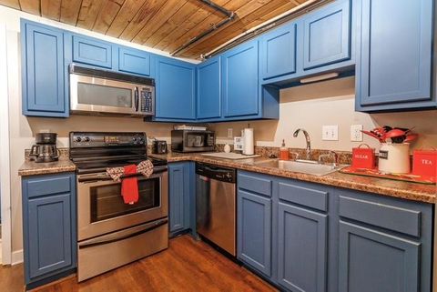 Thomasboro - Hoskins Historic Condo, a 4 minute walk to transit stop Hoskins Rd @ 314 (id. 19120)