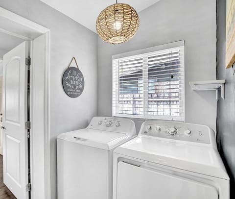 Beautifully Staged Large Rooms in a Quiet, Peaceful Home (id. 37707)