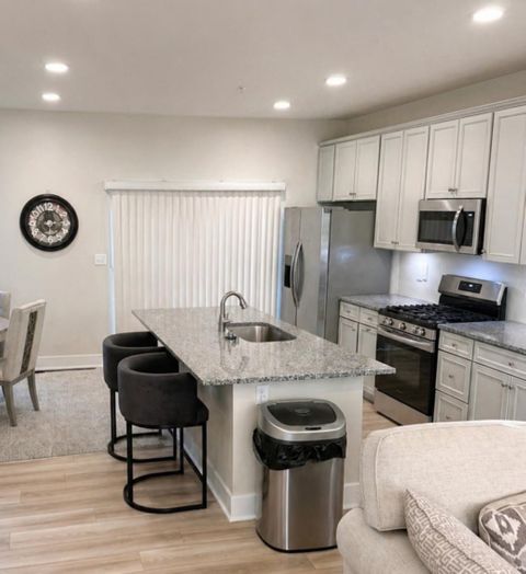 White Plains Home (id. 32105)