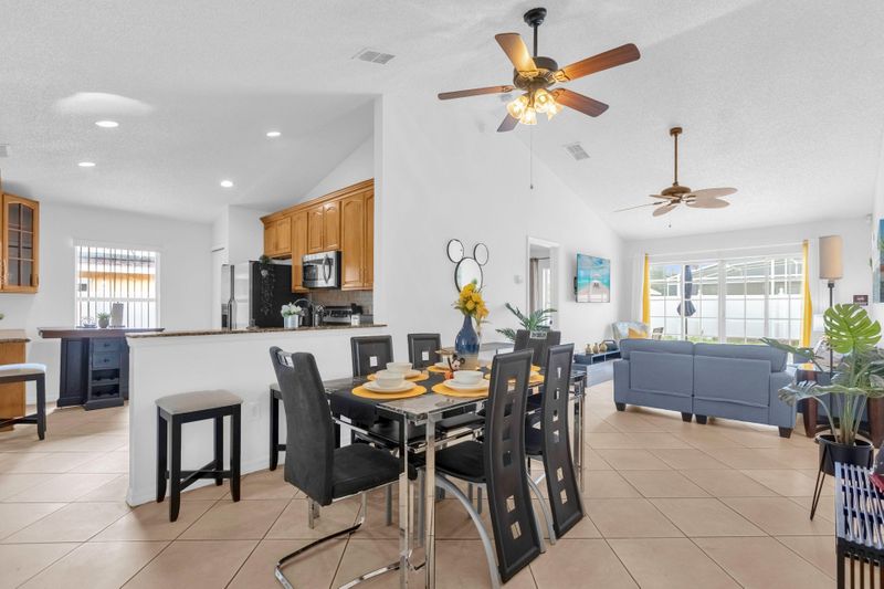 roommates in Undisclosed, Davenport, FL 33897 Beautiful cozy pool house! great quiet location in Davenport close to four corner, with parking and laundry room included! close to many restaurant, store and more. (id. 15171) - cirtru.com