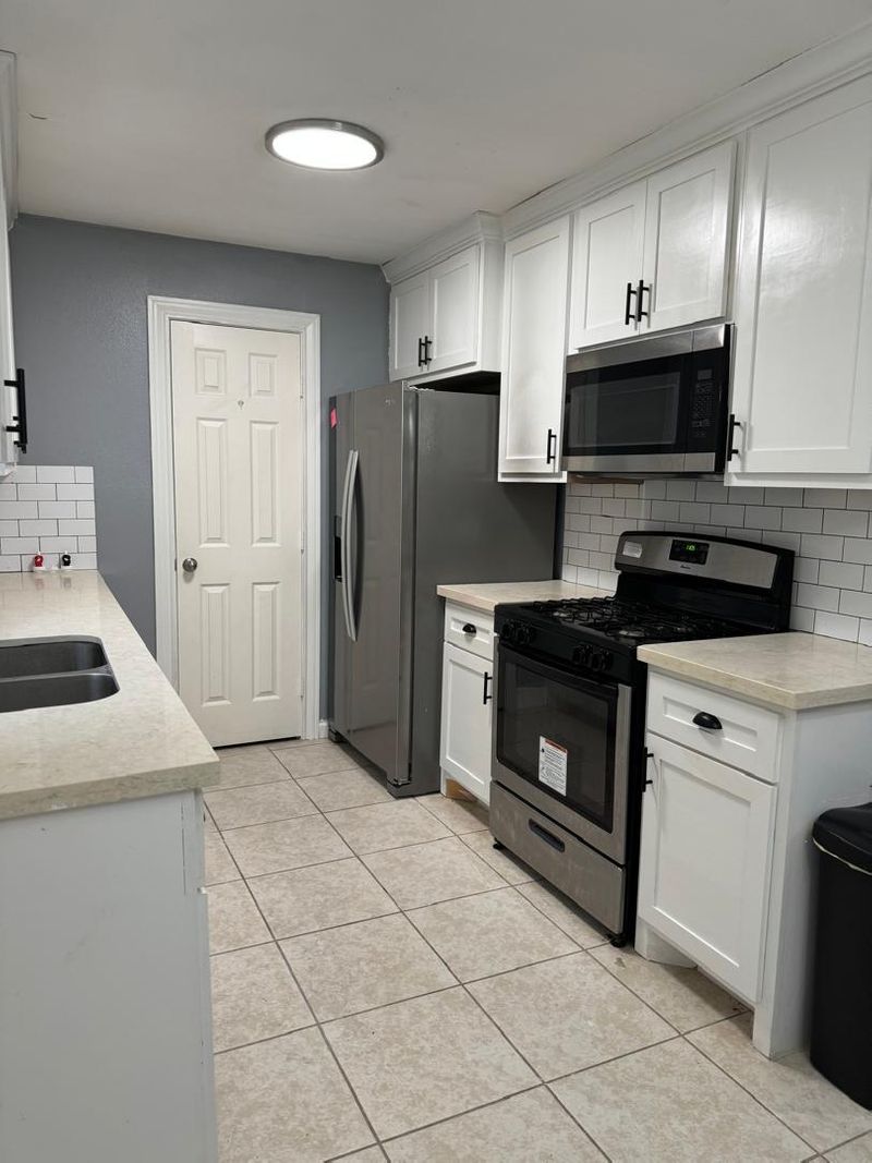 roommates in Undisclosed, Houston, TX 77078 Greens Bayou Trail at Your Door | Tucked Inside a Quiet Residential Neighborhood Minutes from Ship Channel, Port & Refineries | Walk to Transit | Punch-Code Privacy | Patio | Fully Renovated (id. 8274) - cirtru.com