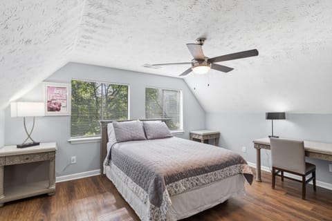 Furnished Rooms in Quiet Stockbridge Neighborhood (id. 34578)