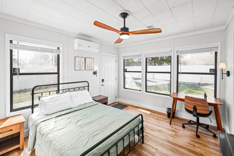 roommates in Undisclosed, Jacksonville, FL 32221 Peaceful, Modern Rooms | Fully Renovated October 2025  Close to I-10 and 295  Monthly Cleans/ Work Desks/Mini Fridges  1 GB/s Fiber Internet (id. 19881) - cirtru.com