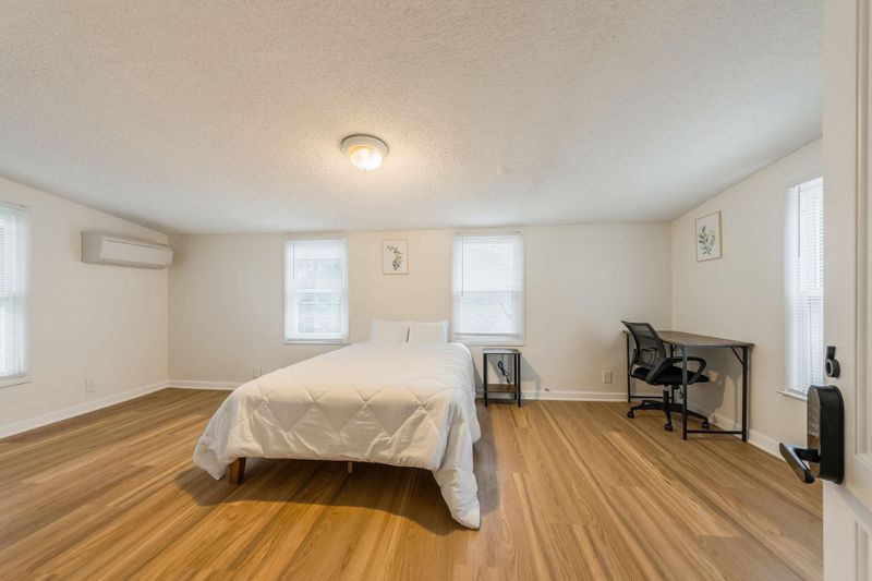 roommates in Undisclosed, Kansas City, MO 64124 Live in Northeast! Private Room in Clean, Modern PadSplit (id. 14260) - cirtru.com