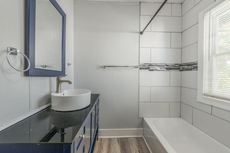 roommates in Undisclosed, Kansas City, MO 64110 SUPER HOST  Newly renovated house close to Midtown, Westport, Country Club Plaza, River Market and all that Downtown Kansas City has to  offer! Book today. (id. 9306) - cirtru.com