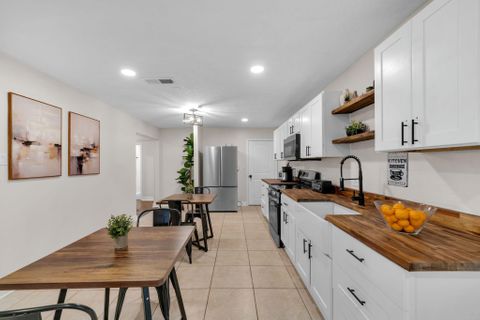 Newly Renovated North Houston Smart Home: High-Speed Transit Access | Near Groceries | All-Inclusive Designer Suites (id. 34691)