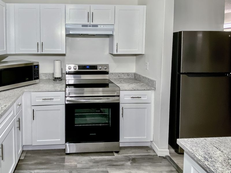 Affordable Modern Comfort!  Minutes to Groceries , Eats  & Bus Stops ! (id. 3096)