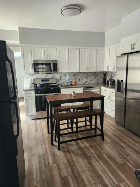 Coldstream Homestead Montebello Newly Renovated Home (id. 39258)
