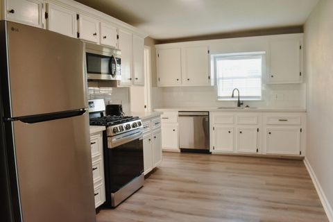 roommates in Undisclosed, Houston, TX 77021 Newly Renovated Home Inside 610 | Brand New Concrete Driveway | Upgraded Appliances | TVs in Every Room (id. 9982) - cirtru.com