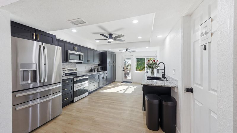 roommates in Undisclosed, Phoenix, AZ 85053 Modern Luxury Home: Private Entrances, Patios & Premium Room Options (id. 19999) - cirtru.com