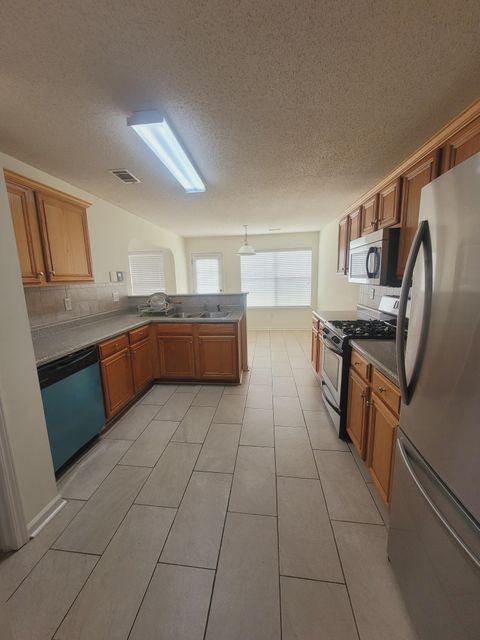 Cozy & comfortable Ellenwood House with Living room (id. 4681)