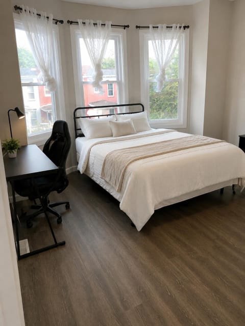 Live in Central Park Heights, a 2 minute walk to transit stop PARK HEIGHTS AVE & GARRISON AVE nb (id. 37130)
