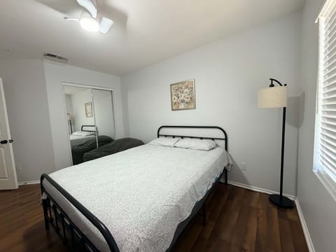 roommates in Moreno Valley Private Room in 2Bed.1Bath - cirtru.com