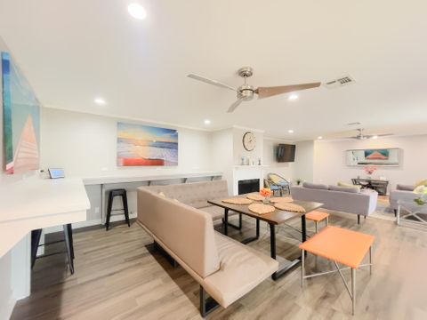 Xtra Large Hobby Airport Home w/ Living Spaces and Study Areas - Newly Renovated & Spacious (id. 5913)