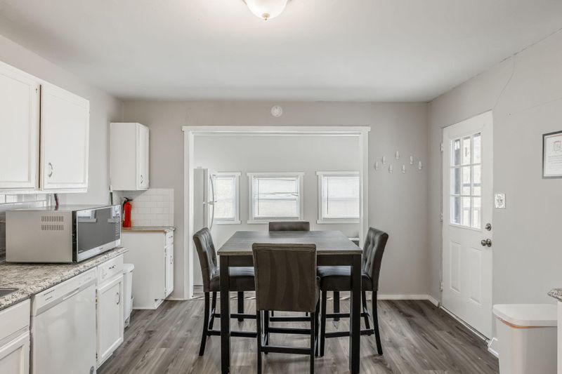 roommates in Undisclosed, Kansas City, MO 64137 Spacious & Modern Kansas City Living Near Major Employers,  Shopping &  470 Hwy & Blue Ridge (id. 9539) - cirtru.com