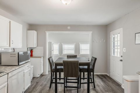 Spacious & Modern Kansas City Living Near Major Employers,  Shopping &  470 Hwy & Blue Ridge (id. 9539)