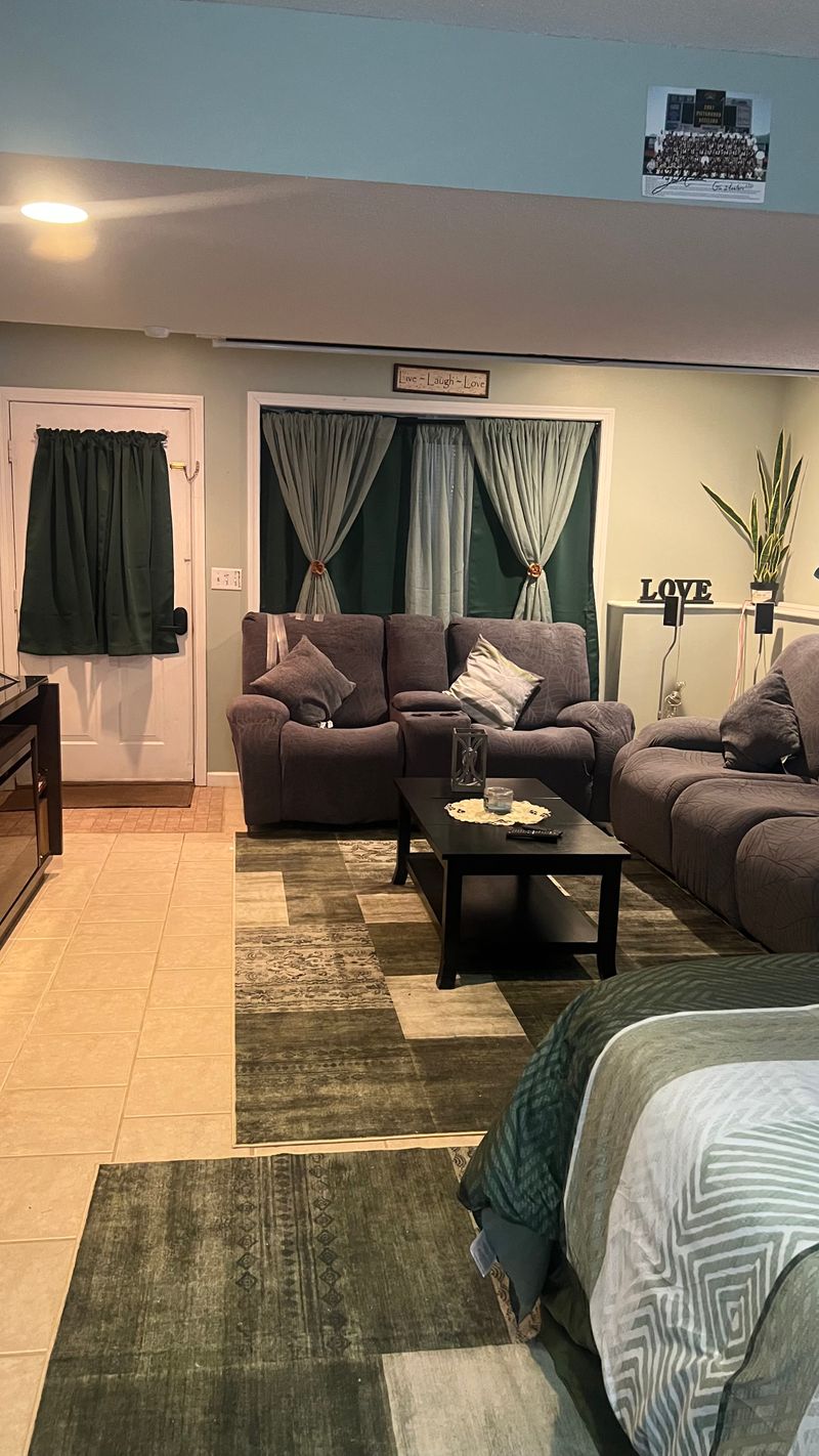 roommates in Naugatuck Room1Bed.1Bath - cirtru.com