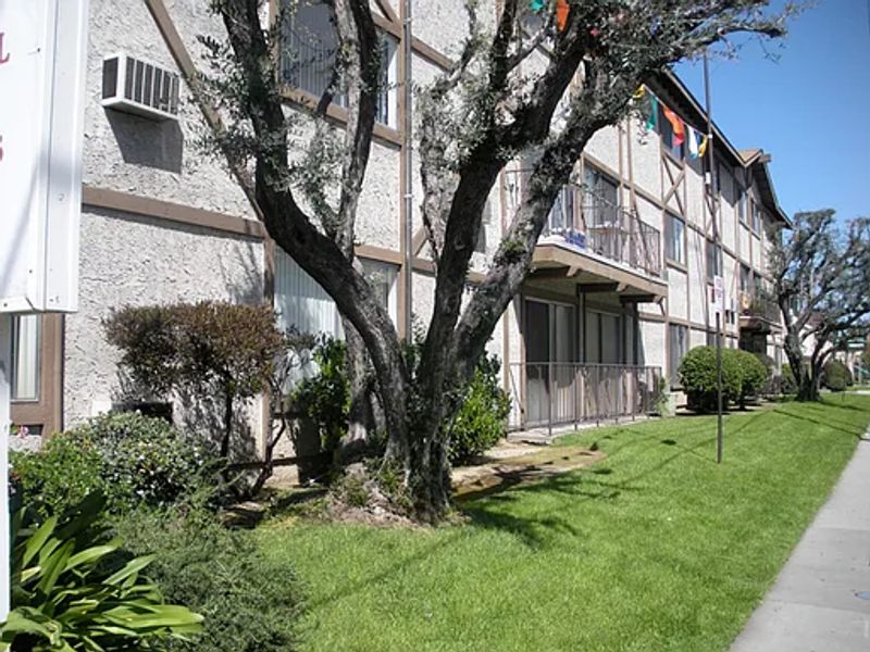 roommates in Van Nuys Private Room in 2Bed.1.5Bath - cirtru.com