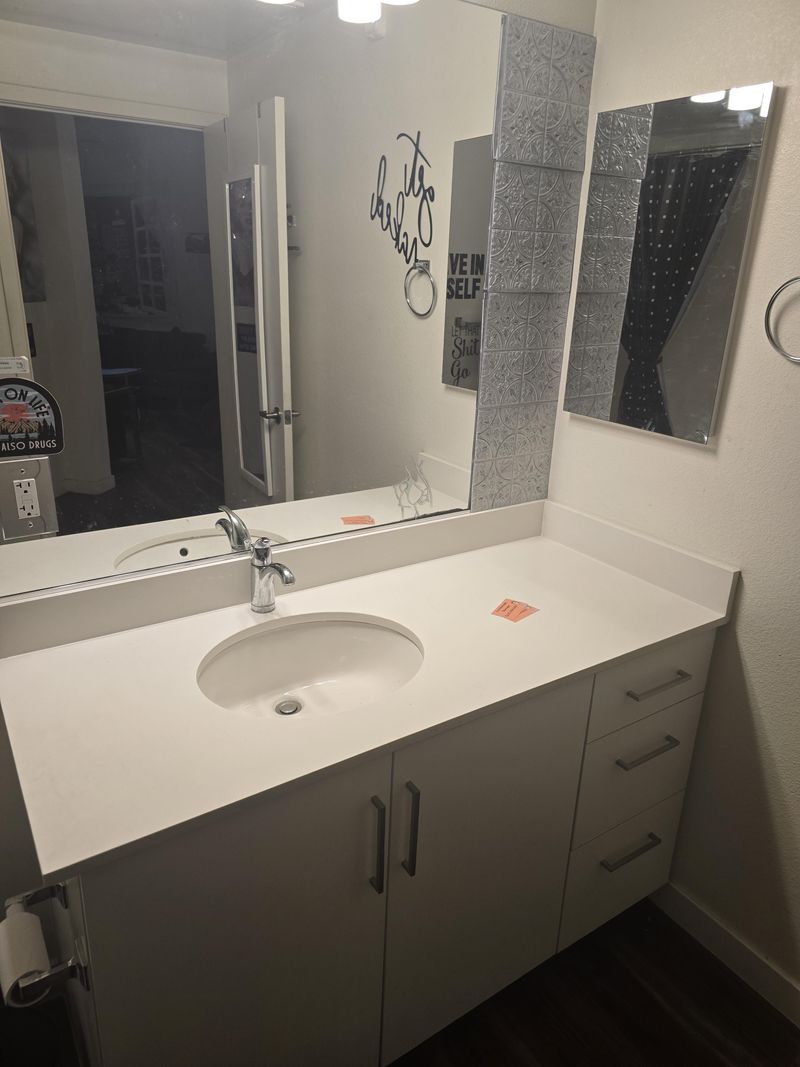 Elvis favorite crash pad (id. 14413)