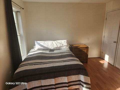 Live in Lanham (id. 32673)