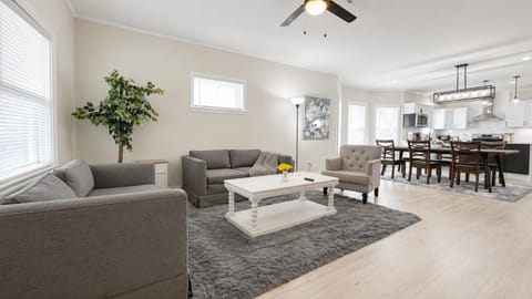 Live in Clark - Fulton, a 4 minute walk to transit stop Storer Av & w 41st St (id. 39918)