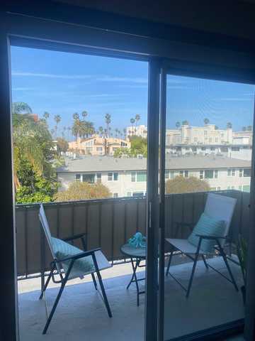 roommates in Santa Monica Shared Room in 2Bed.2Bath - cirtru.com