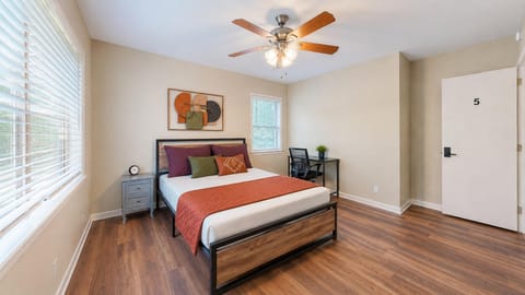 roommates in Undisclosed, Stone Mountain, GA 30083 Brand New  Luxury in-room amenities  Smart TVs  Fast-WiFi  Workspace  24/7 Support  Private Ensuites  Close to MARTA  and Shopping! (id. 36714) - cirtru.com