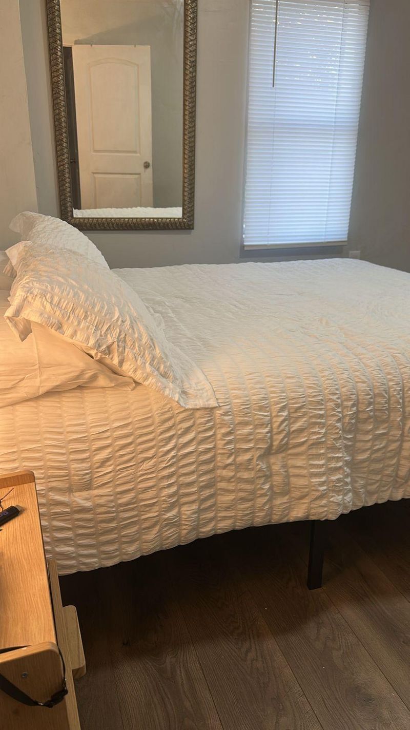 BRAND NEW SUITE SEMI PRIVATE BATH -5 min To Stadium UF  HEALTH & EDWARD UNIVERSITY (id. 30317)