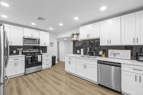 Newly-renovated & cozy Rockledge Home with private Backyard (id. 10058)