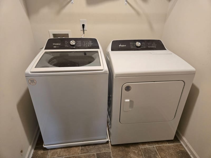 Spacious furnished private bedroom available in a clean, owner-occupied home in Stonecrest, GA (id. 39036)