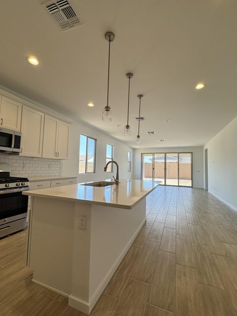 Live in Laveen Village (id. 13994)